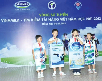 Học sinh hào hứng tham gia cuộc thi “Vinamilk - Tìm kiếm tài năng Việt”