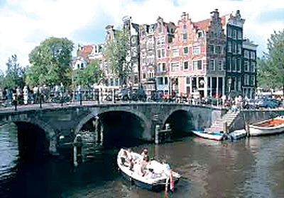 Trên vụng biển Amsterdam