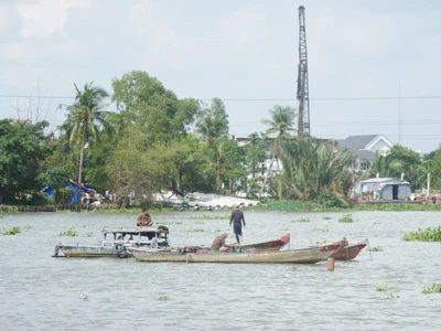 Sà lan va chạm cầu Bình Lợi