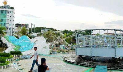 Vỡ khinh khí cầu tại biển Nha Trang