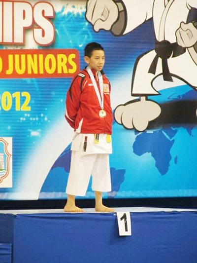 Một thiếu nhi Cộng hòa Séc gốc Việt - vô địch Karate thế giới