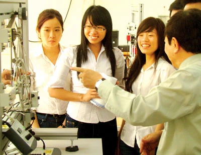 Giáo dục đại học Việt Nam hội nhập quốc tế: Đột phá từ cơ chế tài chính