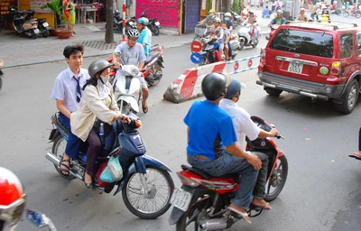 Phân luồng giảm ùn tắc giao thông: Cần thiết và hợp lý