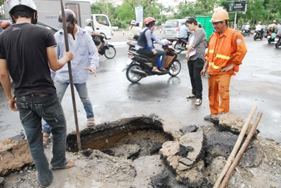 Hố “tử thần” xuất hiện gần công viên