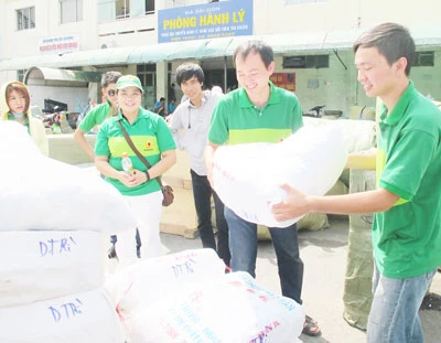 Cuối tuần làm từ thiện