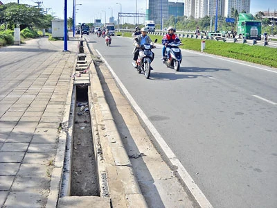 Đại lộ Đông Tây: Sớm sửa chữa những điểm hư hỏng