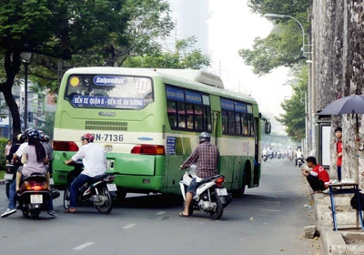 Tài xế xe buýt chịu nhiều áp lực