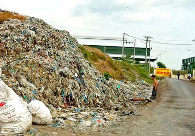 Vĩnh Long: Bãi rác quá tải, nhà máy xử lý đóng cửa