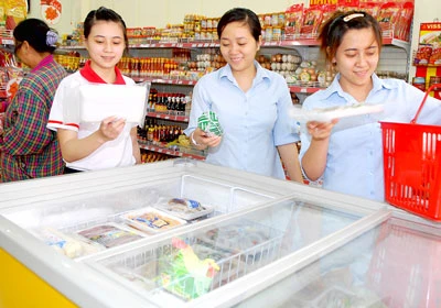 Hợp sức sản xuất và tiêu thụ hàng Việt