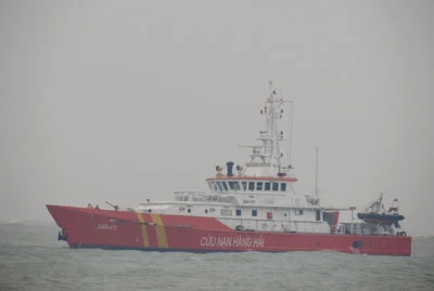 Quảng Bình: Nhiều cơ quan không nghỉ Tết để tìm kiếm ngư dân mất tích