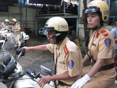 Nữ Cảnh sát Giao thông tham gia dẫn đoàn khách quốc tế