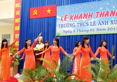 Giáo viên ngóng... thưởng tết