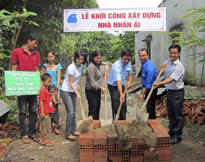 Ngân hàng làm từ thiện