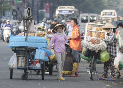 Thông tư quản lý hàng rong vẫn nằm trên giấy