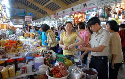 Không để thiếu hàng, sốt giá