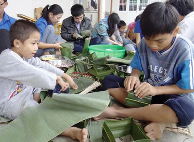 Tết nồng ấm ở trại mồ côi