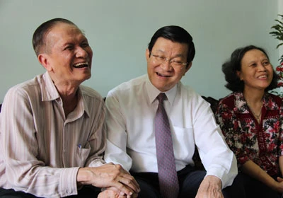 Chủ tịch nước Trương Tấn Sang thăm, chúc Tết một số gia đình trí thức tiêu biểu tại TPHCM