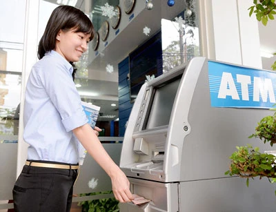 Đã tính phí rút tiền ATM nội mạng