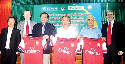 CLB Arsenal sẽ đem “hàng hiệu” sang Việt Nam