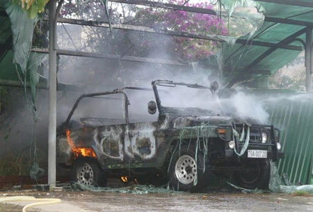Đà Lạt: Xe Jeep bốc cháy