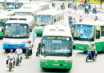 Phát triển xe buýt ở TP Hồ Chí Minh - Bài 1: Xe buýt già nua