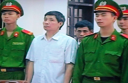 Nguyên Phó Chủ tịch UBND huyện Tiên Lãng Nguyễn Văn Khanh bị tuyên 30 tháng tù