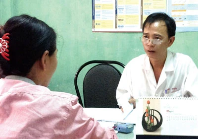 Gần 4.000 ngày cùng bệnh nhân AIDS