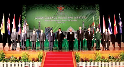 Hội nghị Bộ trưởng Quốc phòng ASEAN lần thứ 7: Khẳng định cam kết thực hiện đầy đủ và hiệu quả DOC