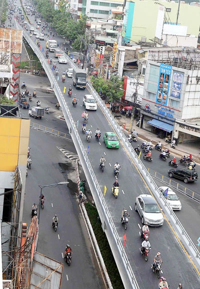 Khu vực trung tâm hiện hữu TPHCM: Cao ốc và hạ tầng kỹ thuật sẽ “bước đều chân”?