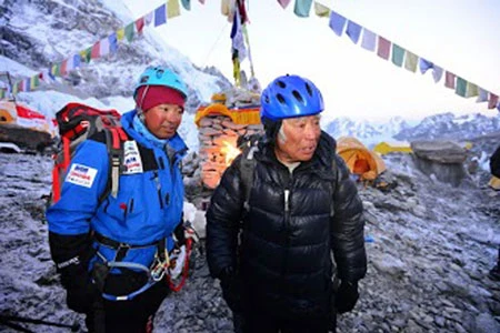 Cụ ông 80 tuổi chinh phục đỉnh Everest