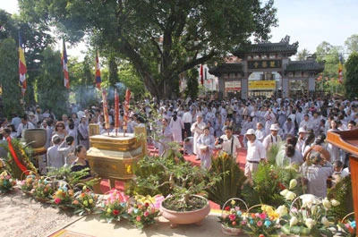 Sáng nay tại Huế: Trang nghiêm Đại lễ Phật đản