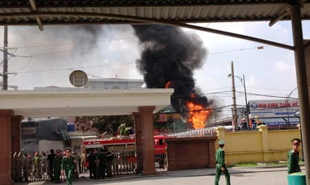 Hà Nội: Đám cháy lớn tại cây xăng đã được dập tắt
