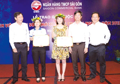 SCB tổ chức vòng chung kết “Nhân viên chăm sóc khách hàng chuyên nghiệp” năm 2013