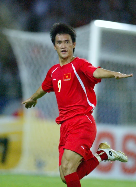 Tuyển Việt Nam chuẩn bị cho trận gặp Arsenal: Như đi trên dây