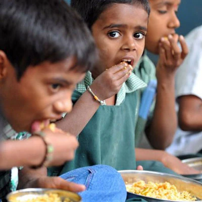 Ấn Độ: Bắt hiệu trưởng trường gây ngộ độc thực phẩm cho học sinh