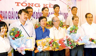 Cuộc thi thơ ĐBSCL lần V năm 2013: Nhà thơ Cao Thoại Châu đoạt giải nhất