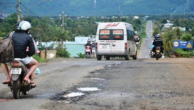 “Đánh vật” trên quốc lộ 14