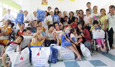 Hoa hậu Đặng Thu Thảo làm Đại sứ từ thiện của nạn nhân da cam
