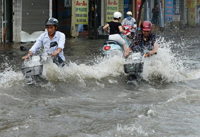 Đường phố Hà Nội hóa sông