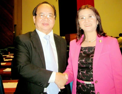 GS. TS. Hoàng Quang Thuận nhận Bằng Danh dự của Quốc hội Philippines và Bằng Danh dự Đặc biệt của Thành phố Pasay