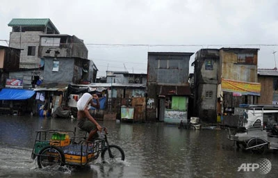 Mưa lớn gây ngập lụt ở thủ đô Manila (Philippines)