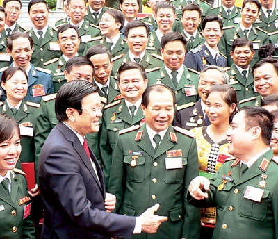 Chủ tịch nước Trương Tấn Sang tiếp 150 điển hình tiên tiến toàn quân
