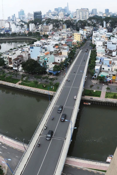 Tốn tiền tỷ vì... chậm tiến độ