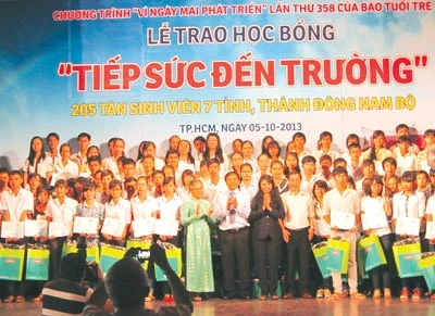 Học bổng “Tiếp sức đến trường” trao 205 suất cho tân sinh viên học giỏi, vượt khó