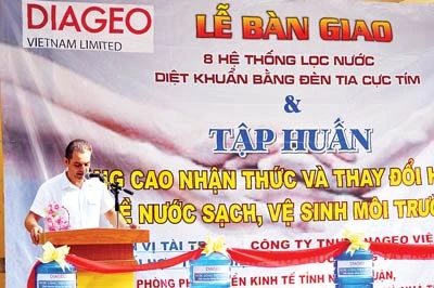 Diageo VN bàn giao hệ thống lọc nước cho các trường học