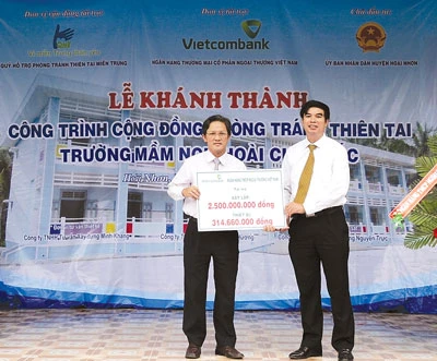 Vietcombank tài trợ hơn 20 tỷ đồng cho công tác an sinh xã hội thông qua Quỹ hỗ trợ phòng tránh thiên tai miền Trung