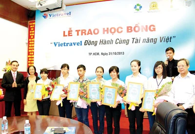 “Viên phấn vàng” - lời tri ân từ trái tim