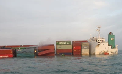 Vụ 2 tàu đâm nhau trên biển Vũng Tàu: Tập trung chữa cháy hàng hóa trên tàu
