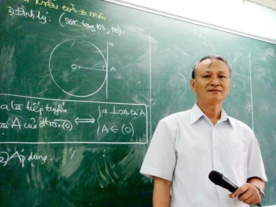 Thầy giáo Phạm Thế Vinh, Trường THCS Ngô Sĩ Liên, quận Tân Bình: Chấp cánh gương hiếu học