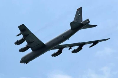 Máy bay B-52 của Mỹ diễn tập trên biển Hoa Đông